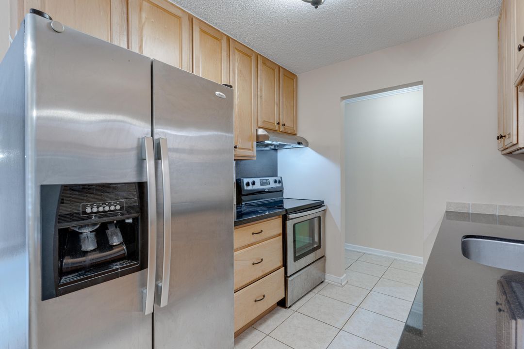 For Sale: $283,000 (2 beds, 2 baths, 1100 Square Feet)