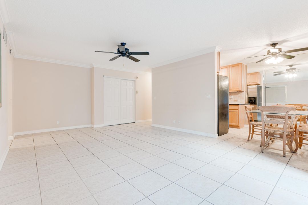 For Sale: $283,000 (2 beds, 2 baths, 1100 Square Feet)