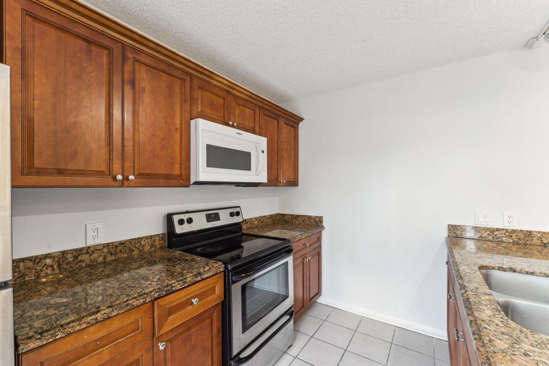 For Rent: $2,200 (2 beds, 2 baths, 1236 Square Feet)