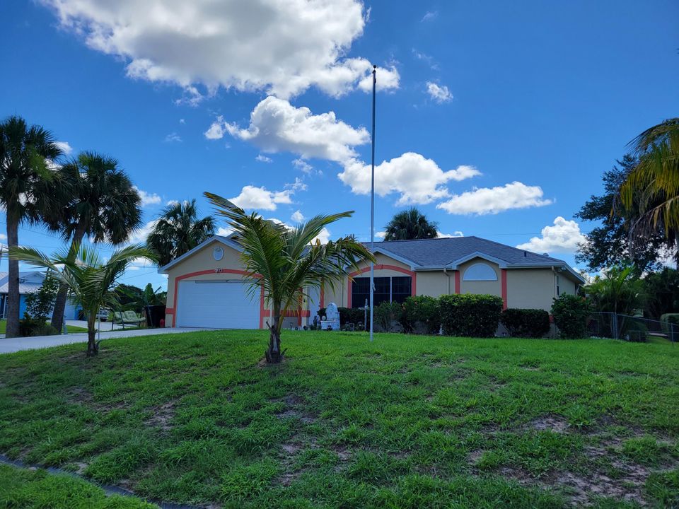 For Sale: $399,990 (3 beds, 2 baths, 1352 Square Feet)