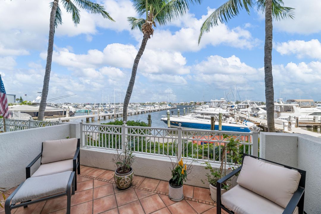 For Sale: $1,095,000 (3 beds, 2 baths, 1588 Square Feet)