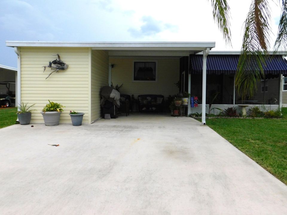 For Sale: $89,900 (2 beds, 2 baths, 950 Square Feet)