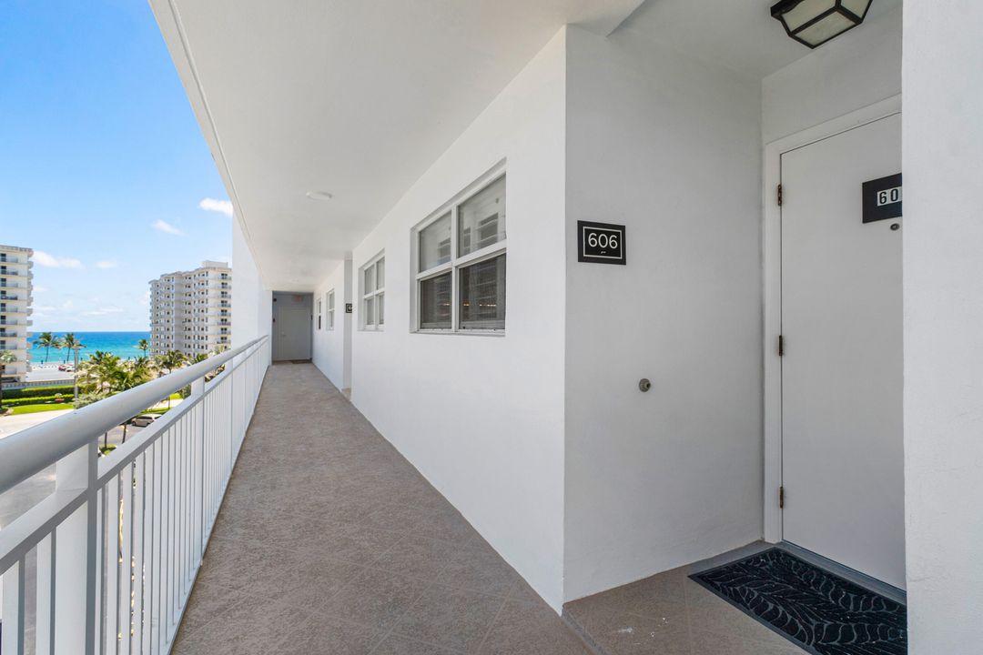 For Sale: $689,900 (2 beds, 2 baths, 1201 Square Feet)