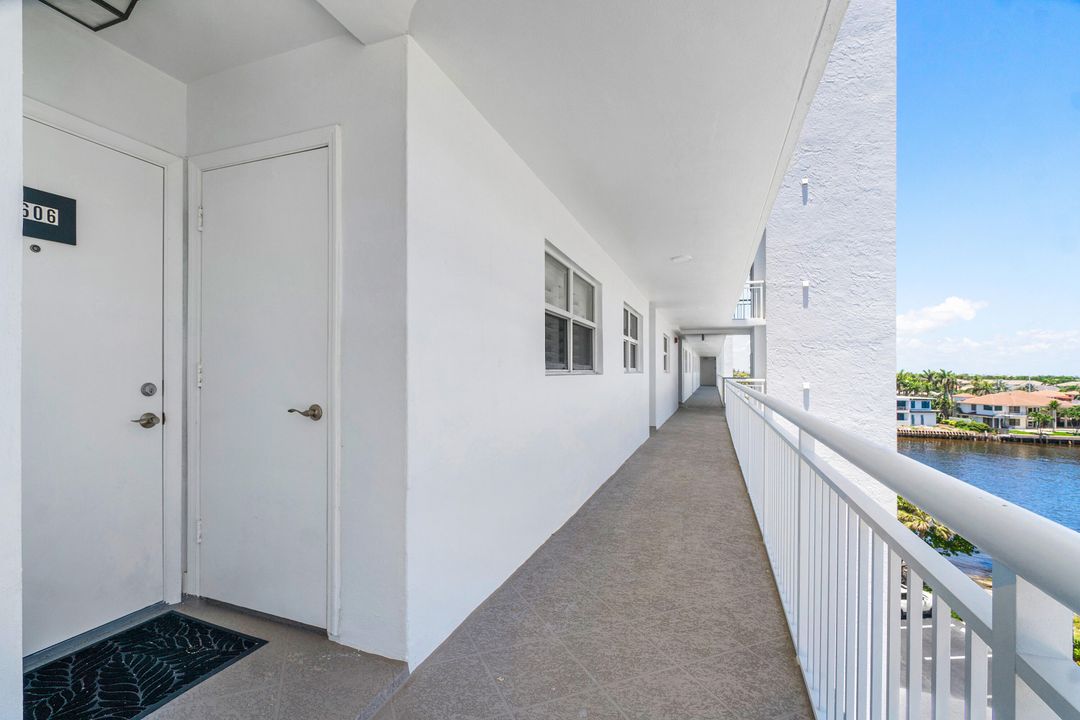 For Sale: $689,900 (2 beds, 2 baths, 1201 Square Feet)