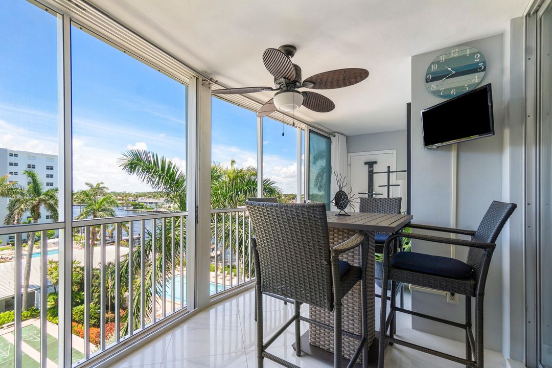 For Sale: $689,900 (2 beds, 2 baths, 1201 Square Feet)