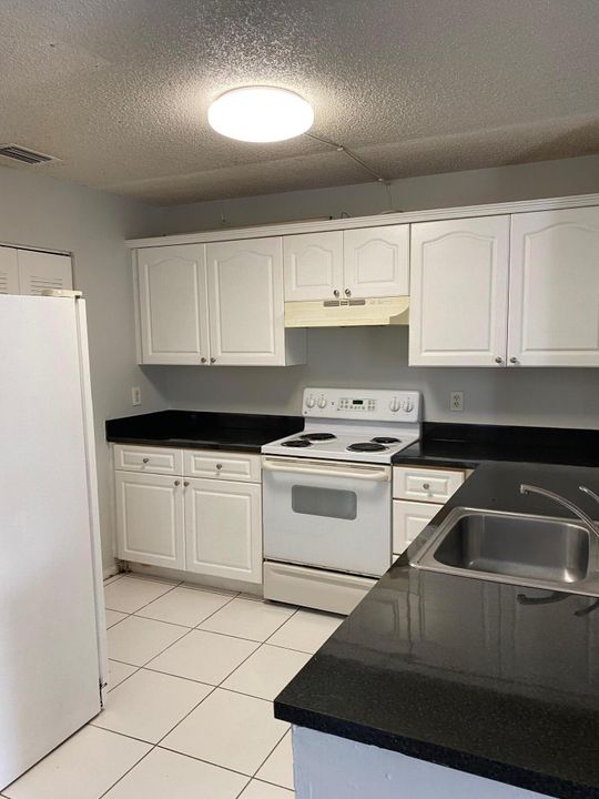 For Rent: $2,300 (3 beds, 2 baths, 1217 Square Feet)