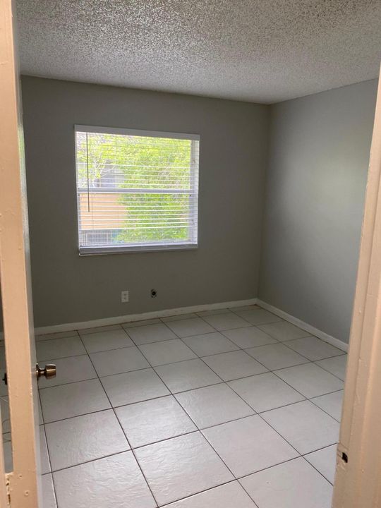 For Rent: $2,300 (3 beds, 2 baths, 1217 Square Feet)