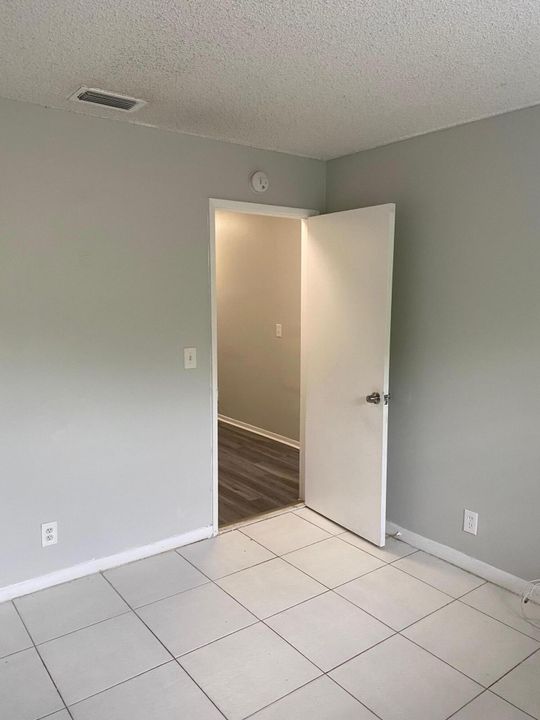 For Rent: $2,300 (3 beds, 2 baths, 1217 Square Feet)