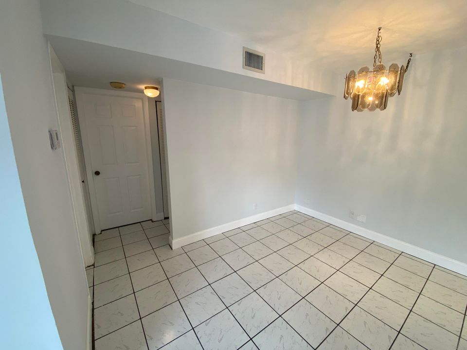 For Sale: $250,000 (2 beds, 2 baths, 760 Square Feet)