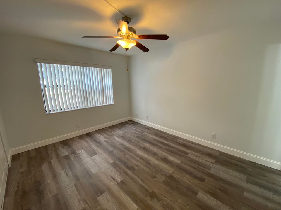 For Sale: $250,000 (2 beds, 2 baths, 760 Square Feet)