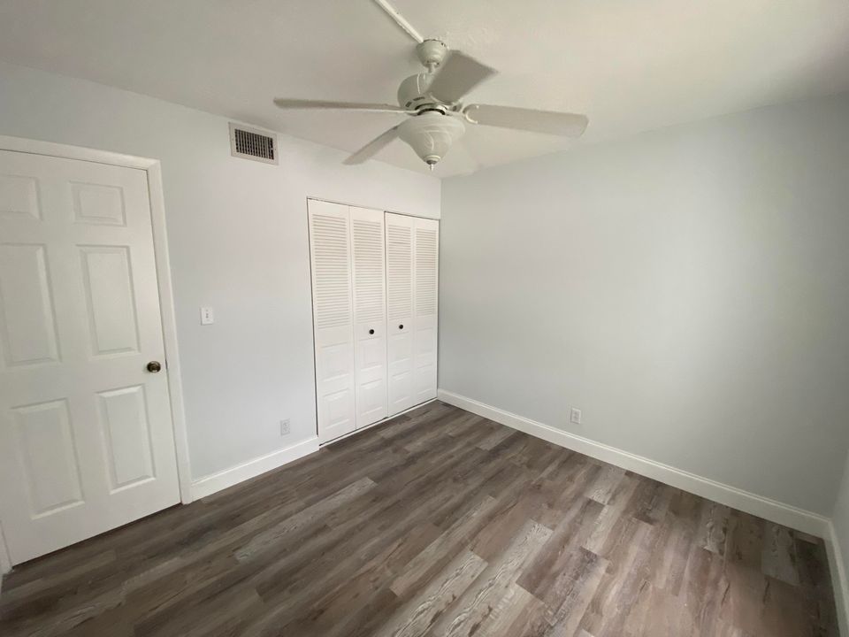 For Sale: $250,000 (2 beds, 2 baths, 760 Square Feet)