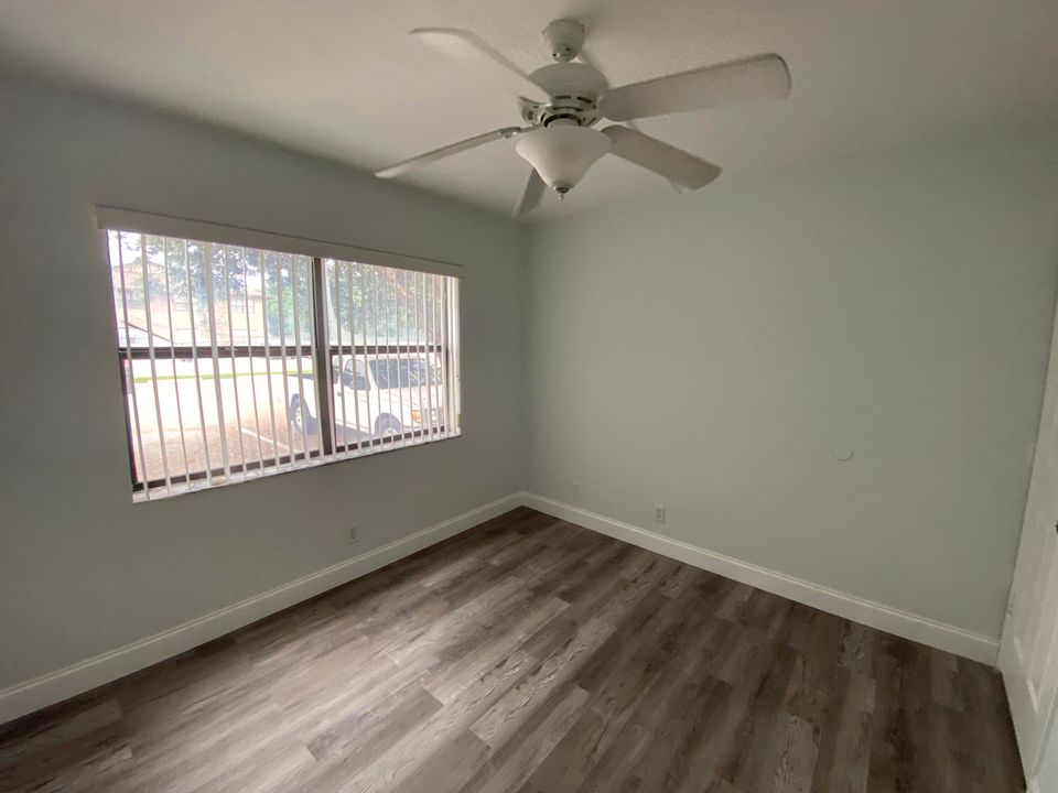 For Sale: $250,000 (2 beds, 2 baths, 760 Square Feet)