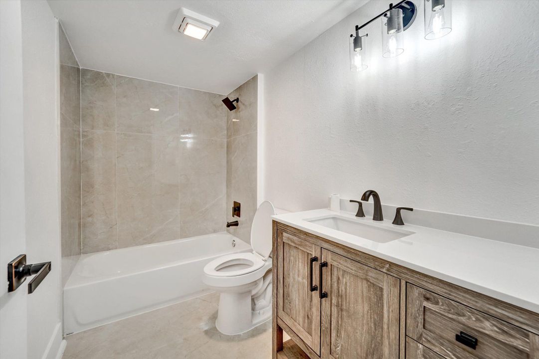 For Sale: $374,800 (2 beds, 2 baths, 1385 Square Feet)