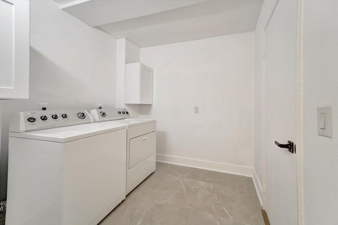 For Sale: $374,800 (2 beds, 2 baths, 1385 Square Feet)