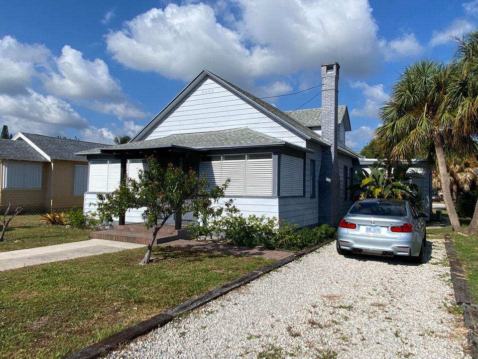 For Sale: $745,000 (3 beds, 3 baths, 1958 Square Feet)