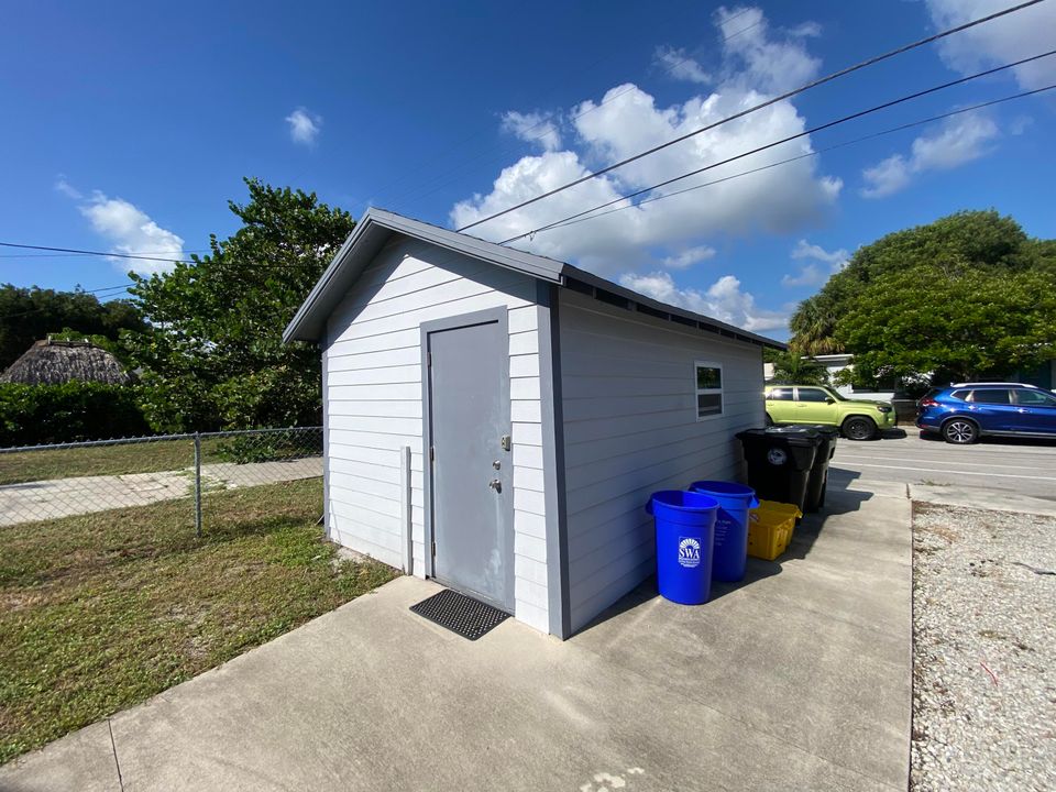 For Sale: $745,000 (3 beds, 3 baths, 1958 Square Feet)