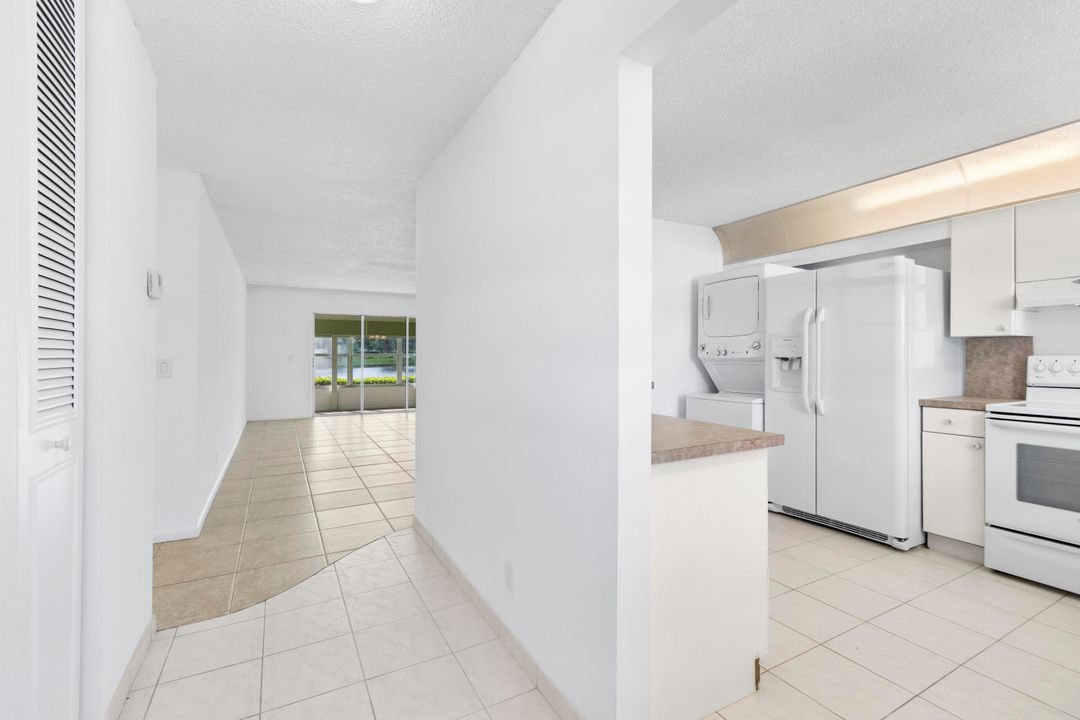 For Sale: $208,000 (2 beds, 2 baths, 1088 Square Feet)