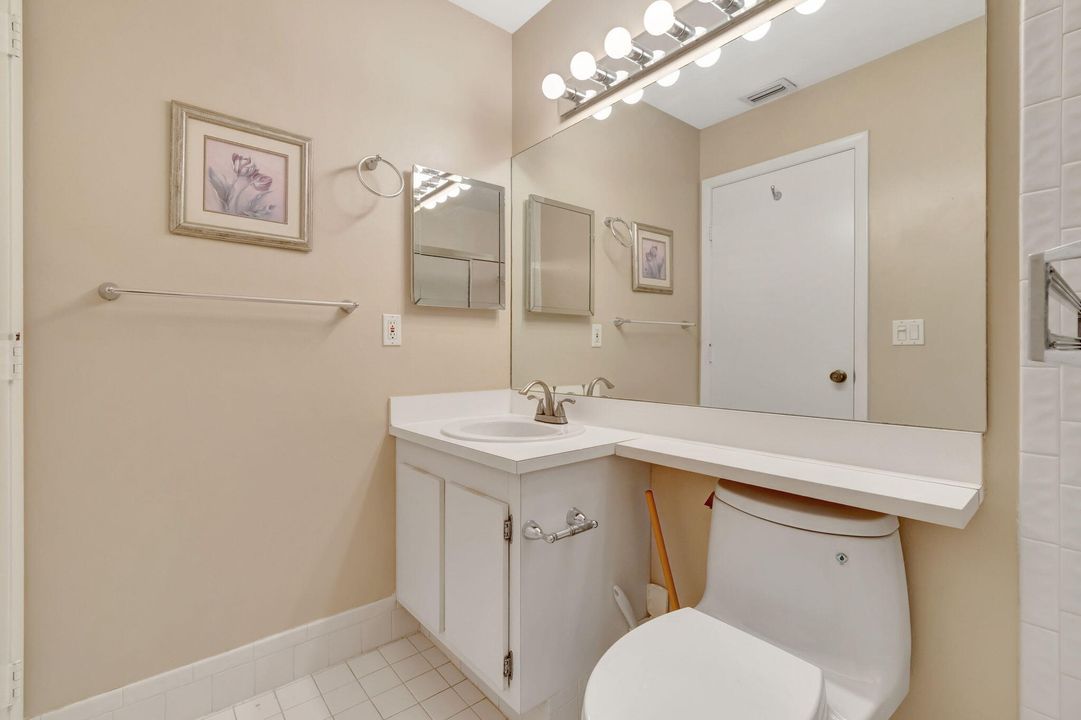 For Sale: $275,000 (2 beds, 2 baths, 1370 Square Feet)