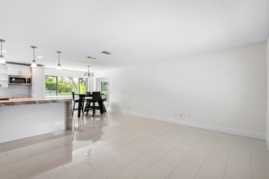 Active With Contract: $2,800 (3 beds, 2 baths, 1320 Square Feet)