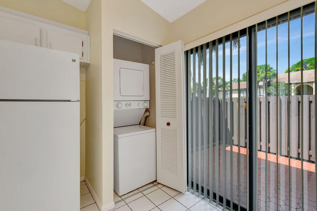 For Sale: $275,000 (2 beds, 2 baths, 1370 Square Feet)