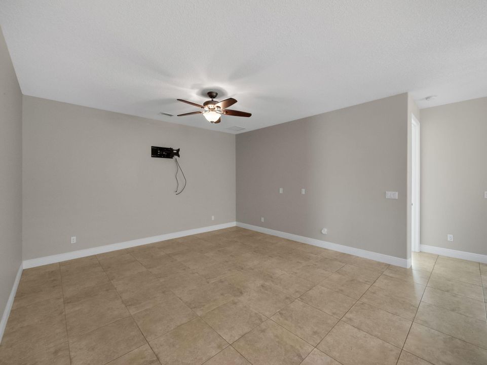 For Sale: $330,000 (2 beds, 2 baths, 1574 Square Feet)