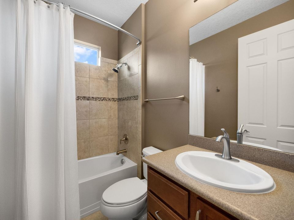 For Sale: $330,000 (2 beds, 2 baths, 1574 Square Feet)