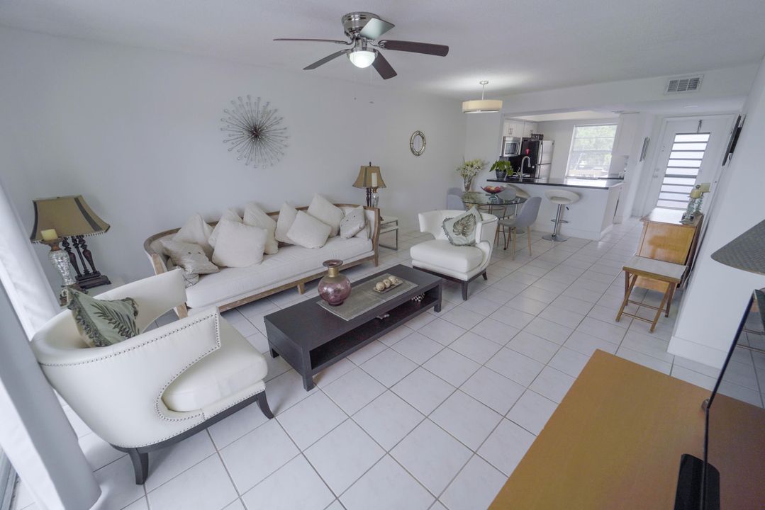 For Sale: $268,000 (2 beds, 2 baths, 1050 Square Feet)