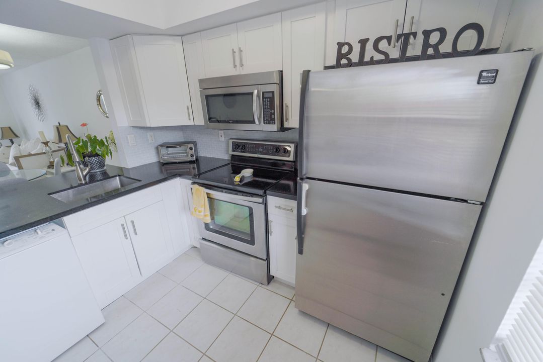 For Sale: $268,000 (2 beds, 2 baths, 1050 Square Feet)