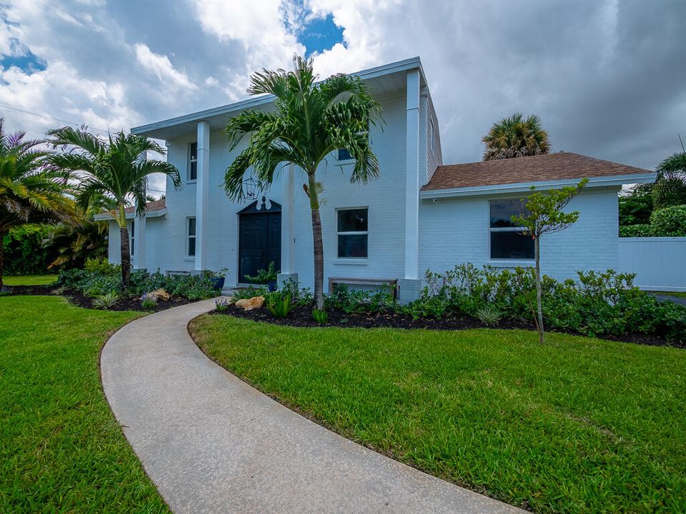 For Sale: $610,000 (3 beds, 2 baths, 1736 Square Feet)