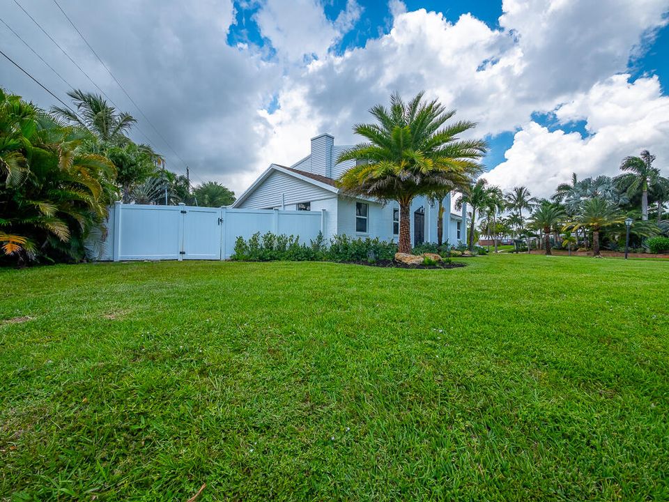 For Sale: $610,000 (3 beds, 2 baths, 1736 Square Feet)