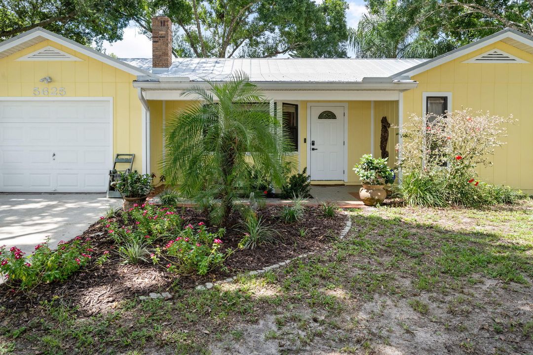 For Sale: $289,900 (2 beds, 2 baths, 1124 Square Feet)