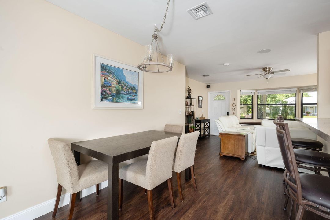 For Sale: $289,900 (2 beds, 2 baths, 1124 Square Feet)