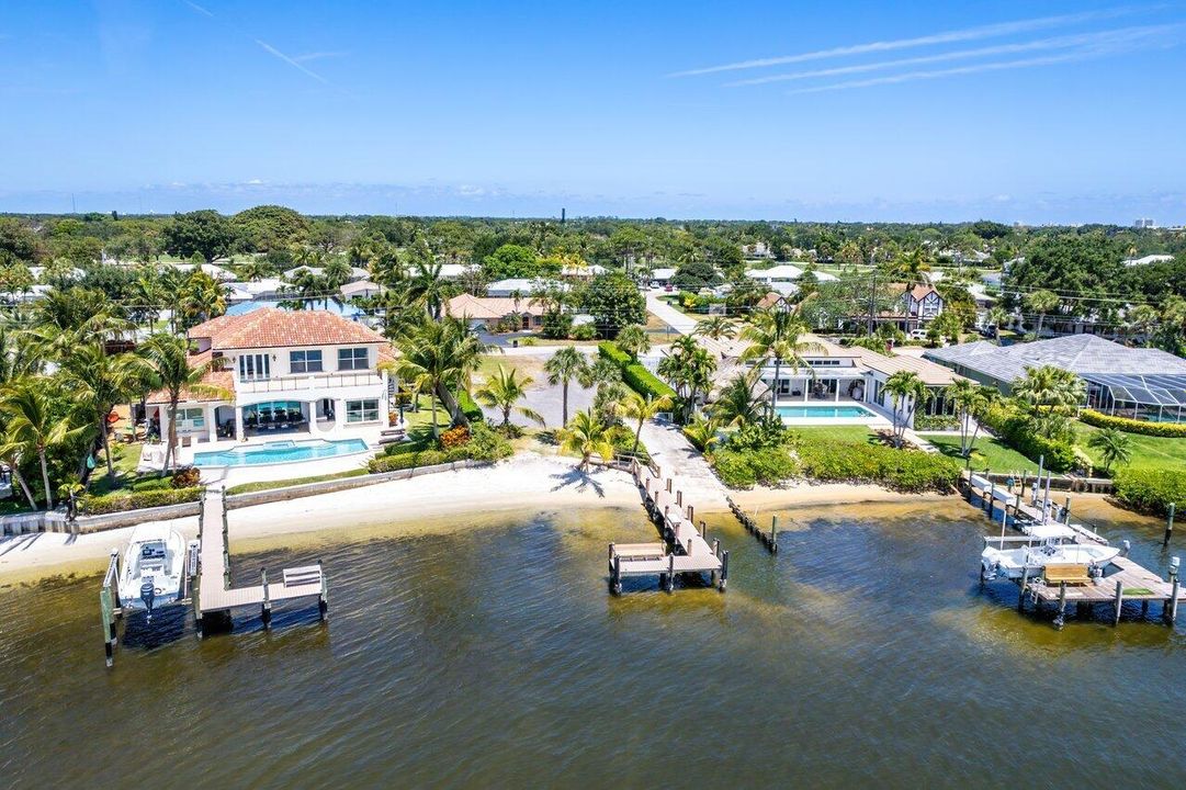 For Sale: $975,000 (3 beds, 2 baths, 1917 Square Feet)