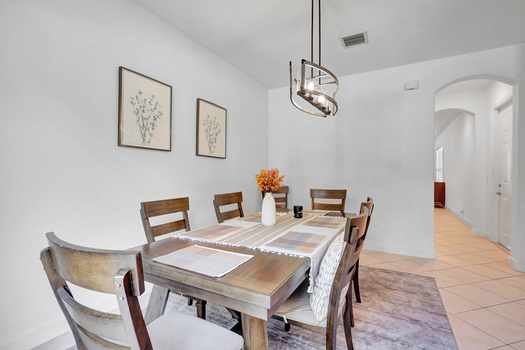 For Sale: $445,000 (3 beds, 2 baths, 1913 Square Feet)