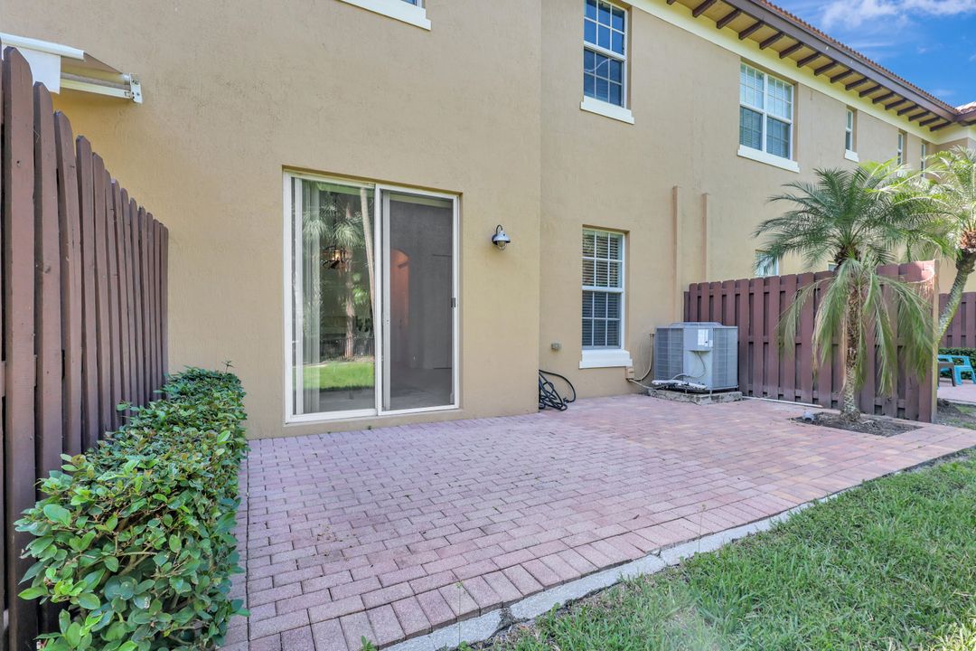 For Sale: $445,000 (3 beds, 2 baths, 1913 Square Feet)