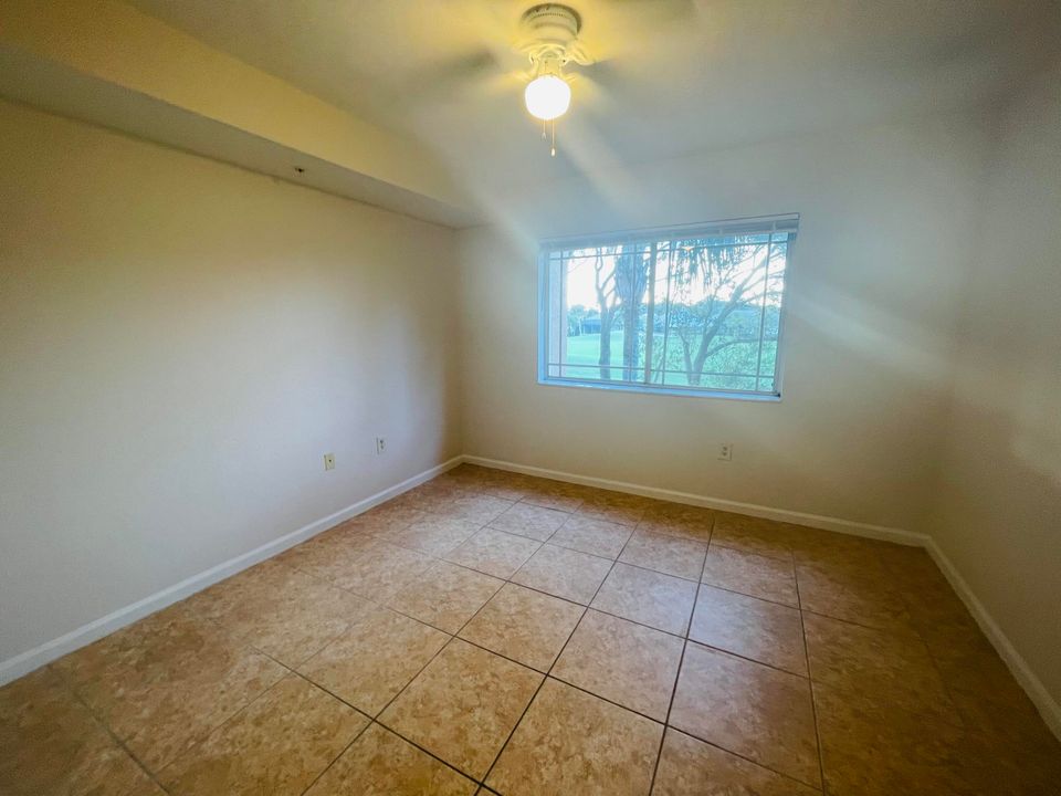 For Rent: $1,900 (2 beds, 2 baths, 1050 Square Feet)