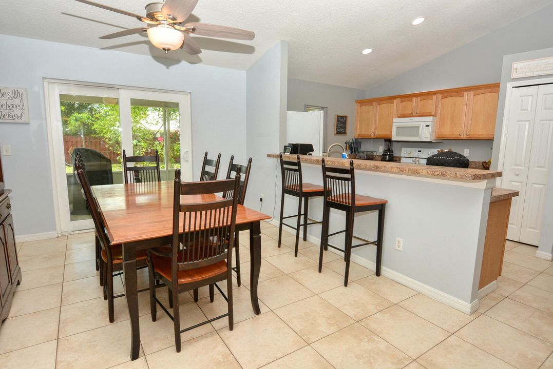 For Sale: $427,000 (4 beds, 2 baths, 1740 Square Feet)