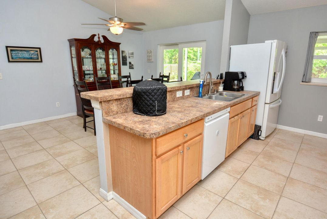 For Sale: $427,000 (4 beds, 2 baths, 1740 Square Feet)