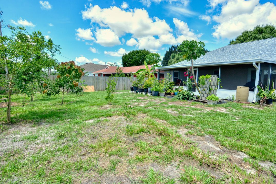 For Sale: $427,000 (4 beds, 2 baths, 1740 Square Feet)