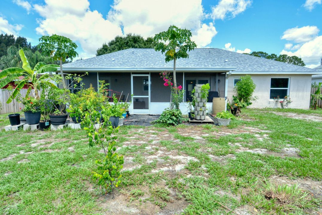 For Sale: $427,000 (4 beds, 2 baths, 1740 Square Feet)