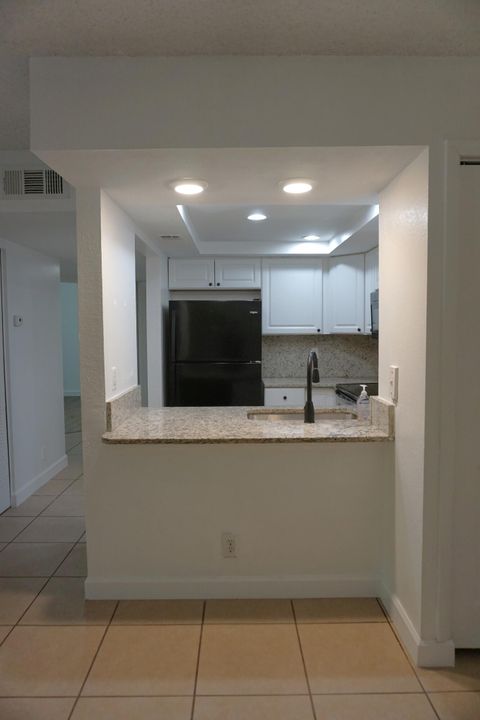 For Rent: $1,850 (2 beds, 2 baths, 886 Square Feet)