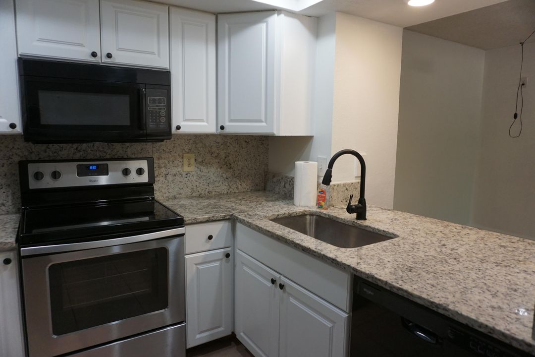 For Rent: $1,850 (2 beds, 2 baths, 886 Square Feet)