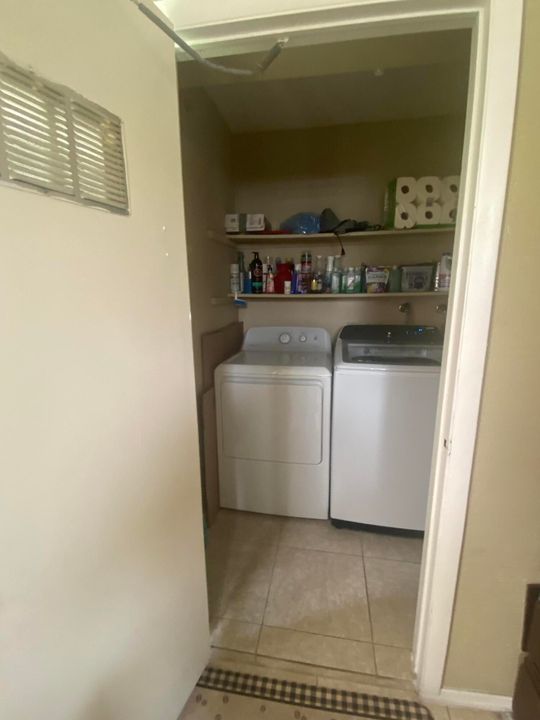 For Sale: $205,000 (2 beds, 2 baths, 902 Square Feet)