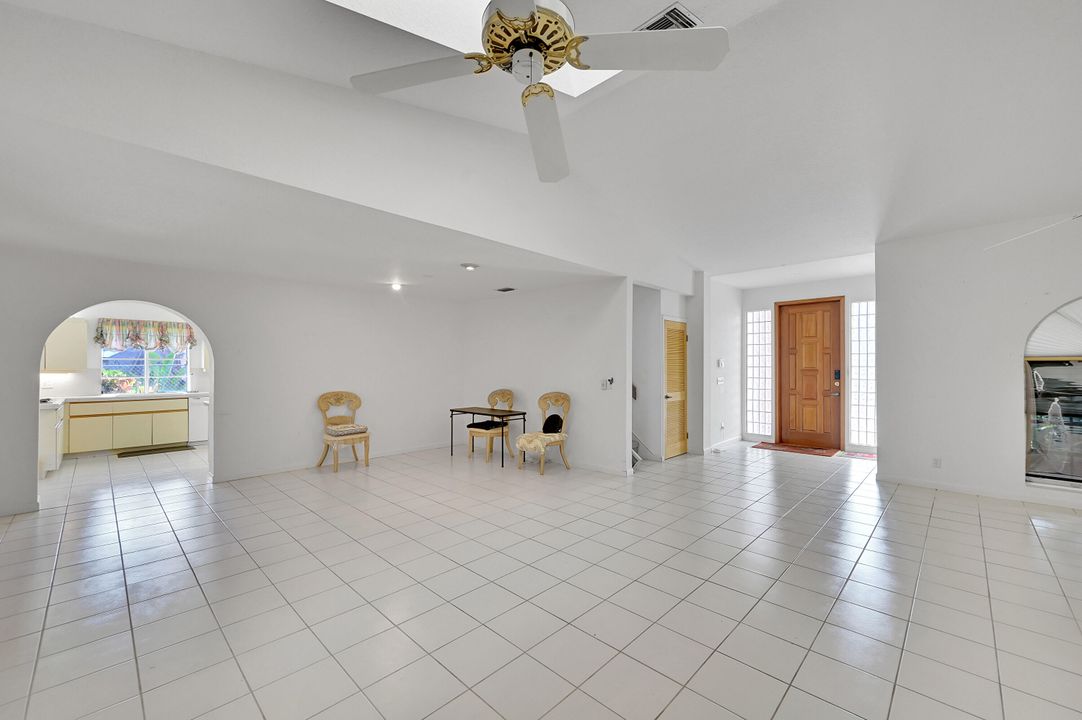 For Sale: $1,150,000 (2 beds, 2 baths, 2460 Square Feet)