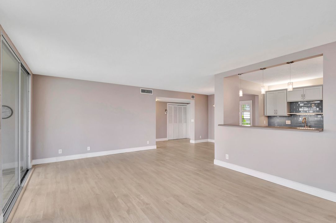 For Sale: $579,000 (2 beds, 2 baths, 1065 Square Feet)