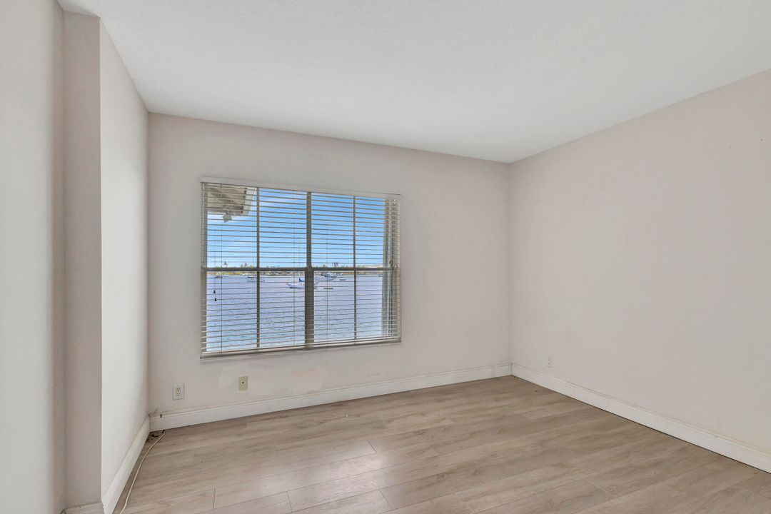 For Sale: $579,000 (2 beds, 2 baths, 1065 Square Feet)