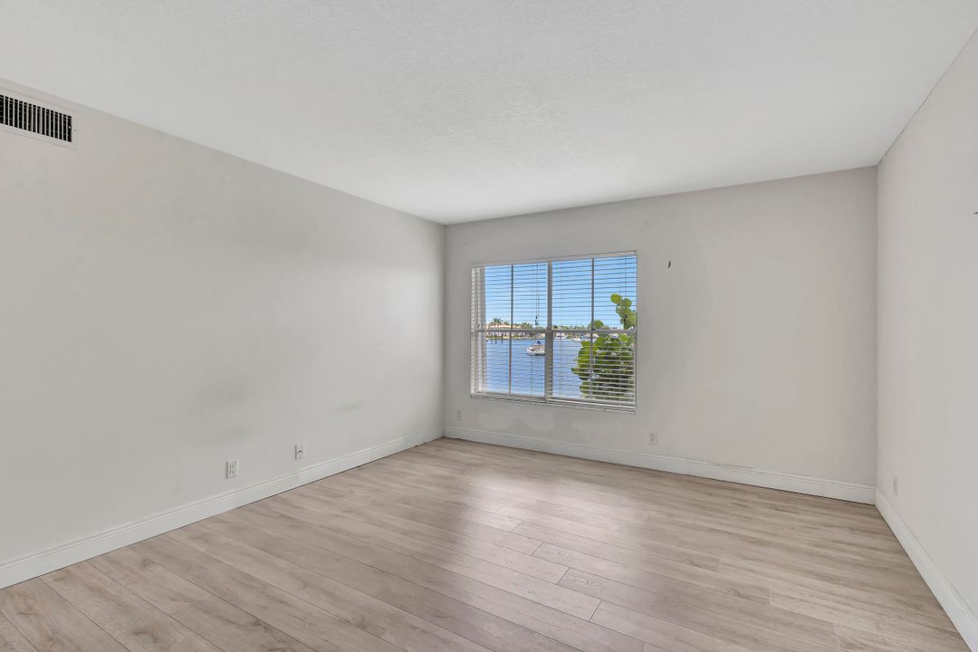 For Sale: $579,000 (2 beds, 2 baths, 1065 Square Feet)