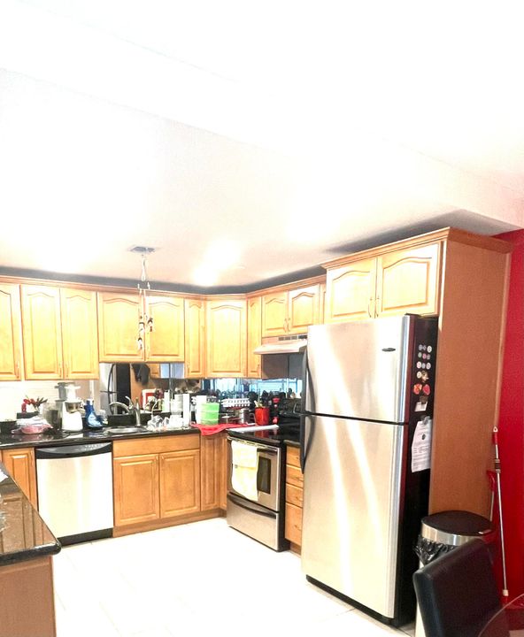 For Sale: $248,900 (2 beds, 2 baths, 1000 Square Feet)