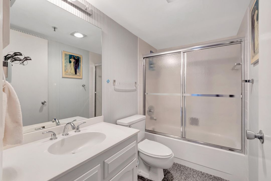 For Sale: $569,000 (2 beds, 2 baths, 1215 Square Feet)