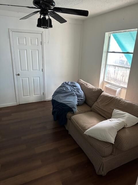 Recently Rented: $800 (1 beds, 1 baths, 300 Square Feet)